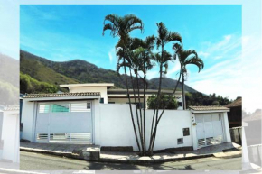 Linda Casa no Litoral Norte à 1 minuto da praia e próxima à IlhaBela